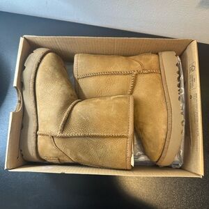 UGG Classic Short Boots - Chestnut